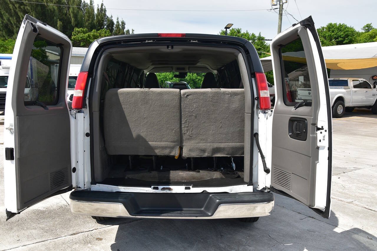 Used 2019 Chevrolet Express 3500 LT w/ LT Preferred Equipment Group RWD image 6