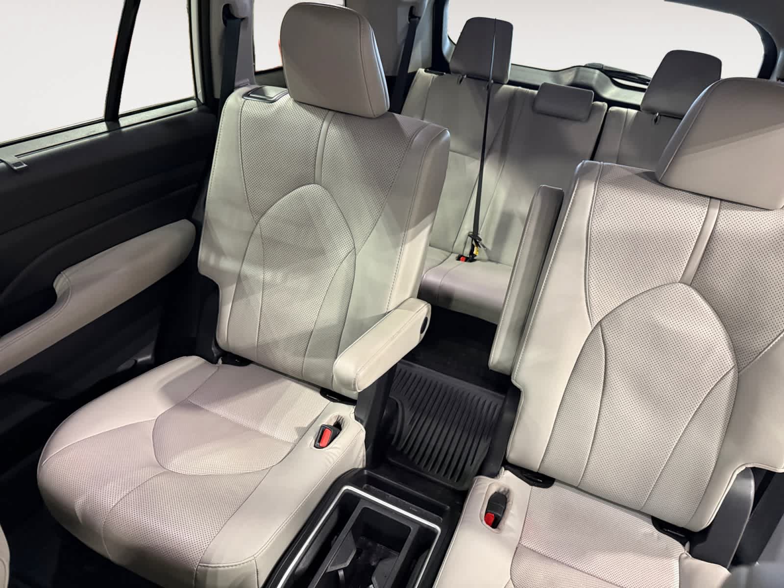 Used 2025 Toyota Grand Highlander AWD image 14
