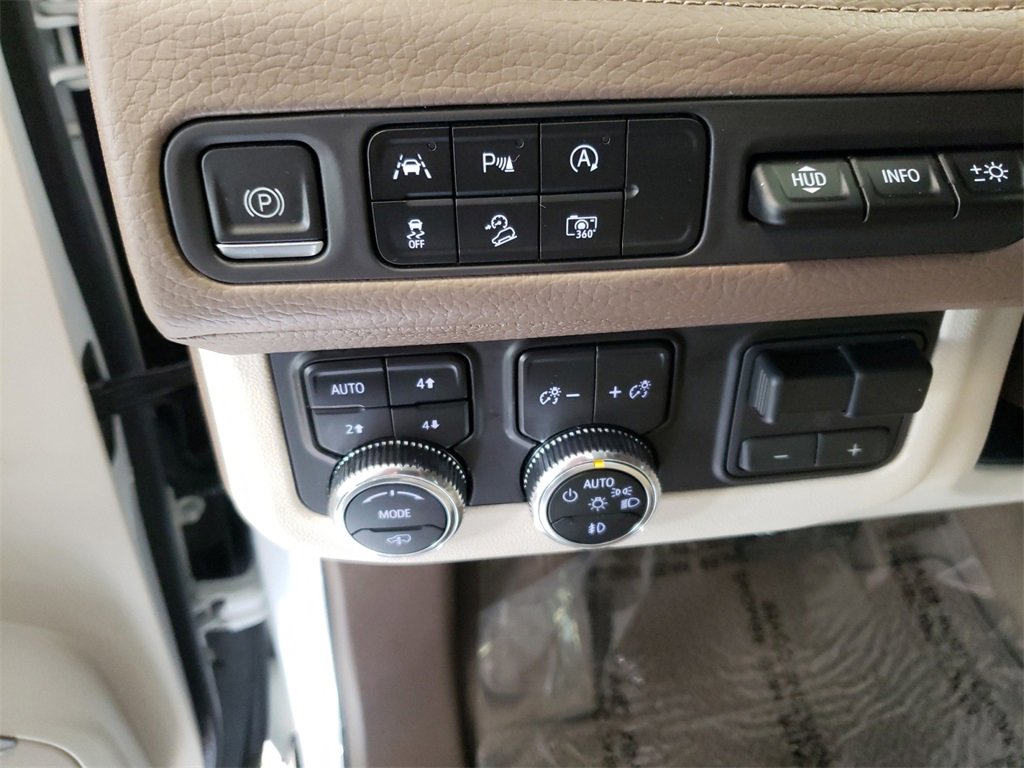 Used 2024 GMC Yukon XL Denali image 28