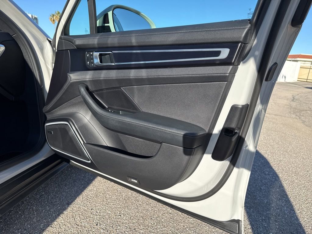 Used 2023 Porsche Panamera 4 Platinum Edition image 30