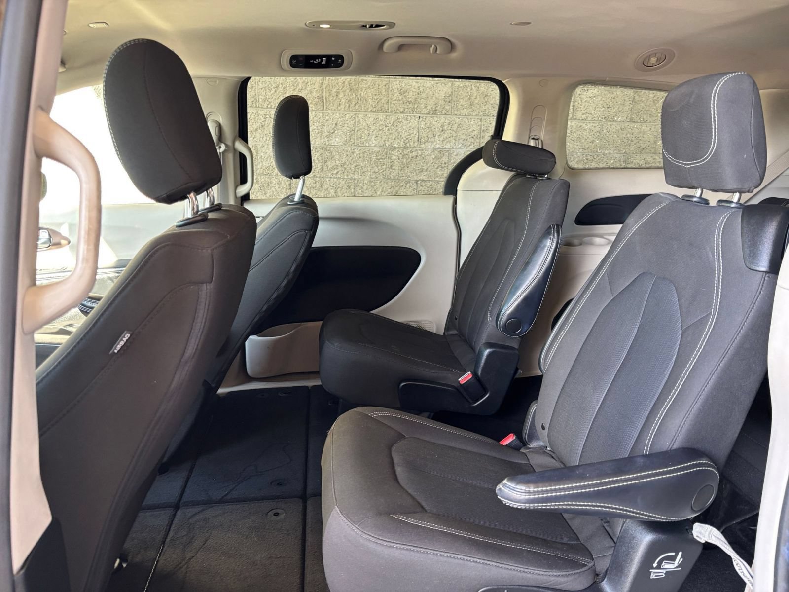 Used 2023 Chrysler Voyager LX FWD image 27