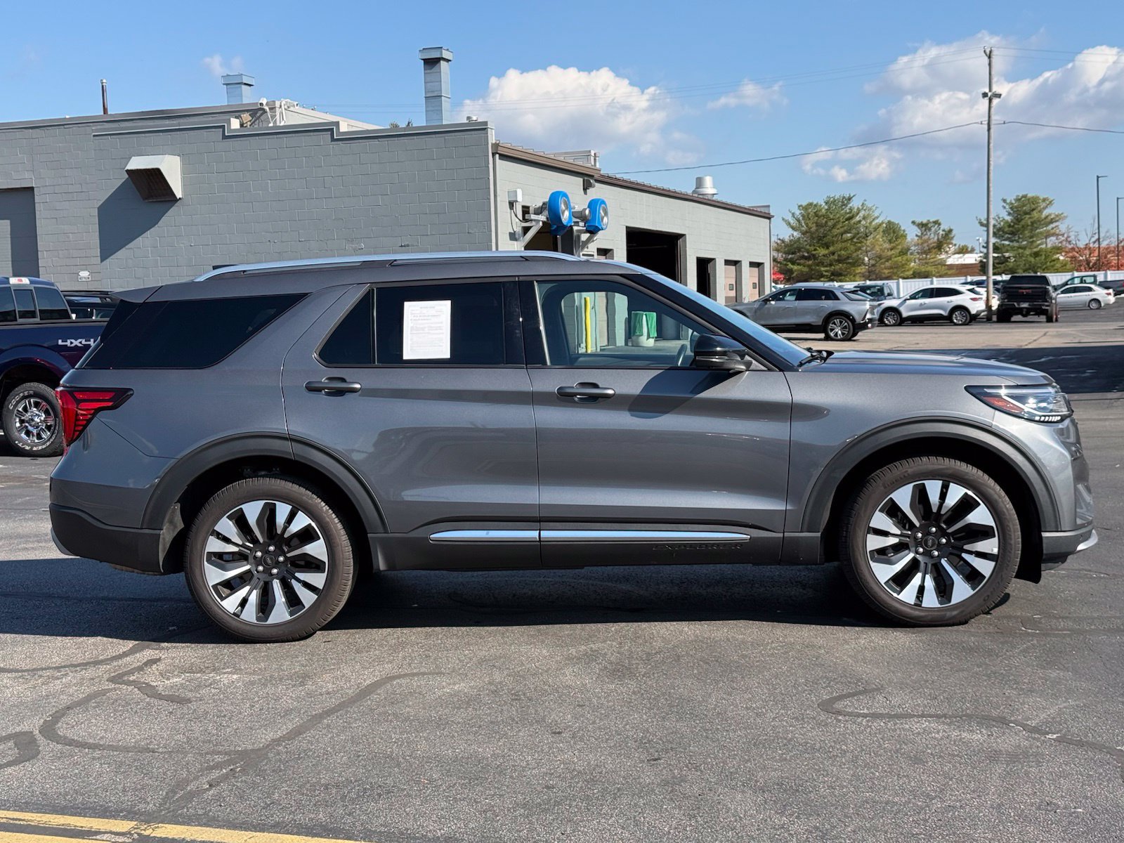 Used 2025 Ford Explorer Platinum w/ LUX Leather Package AWD/4WD image 3