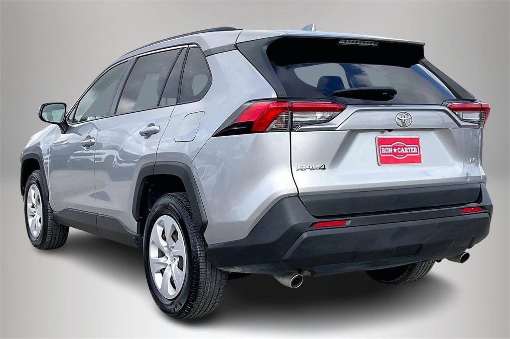 Used 2019 Toyota RAV4 LE image 4