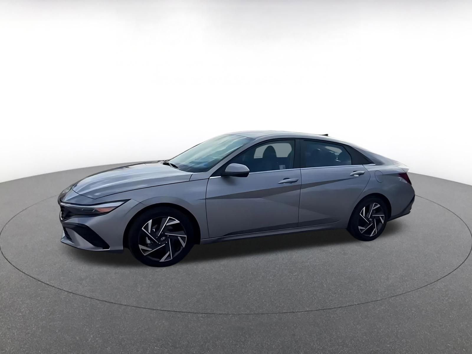 Used 2025 Hyundai Elantra Limited image 8