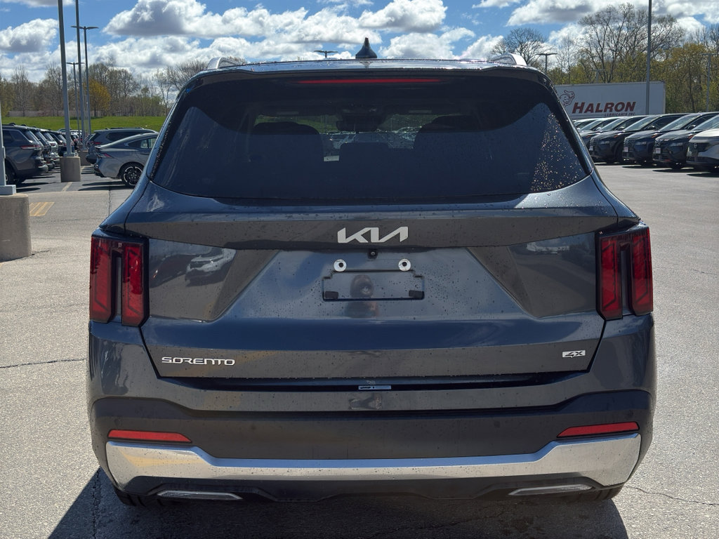 Used 2024 Kia Sorento S AWD/4WD image 7