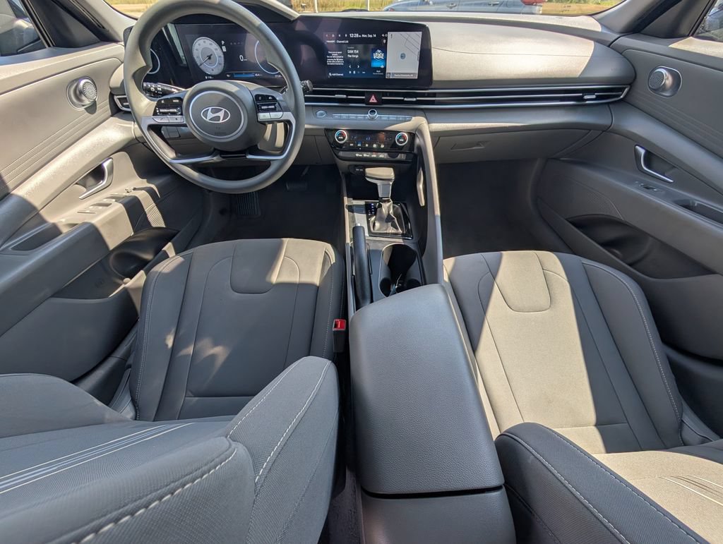 Used 2024 Hyundai Elantra SEL FWD image 25