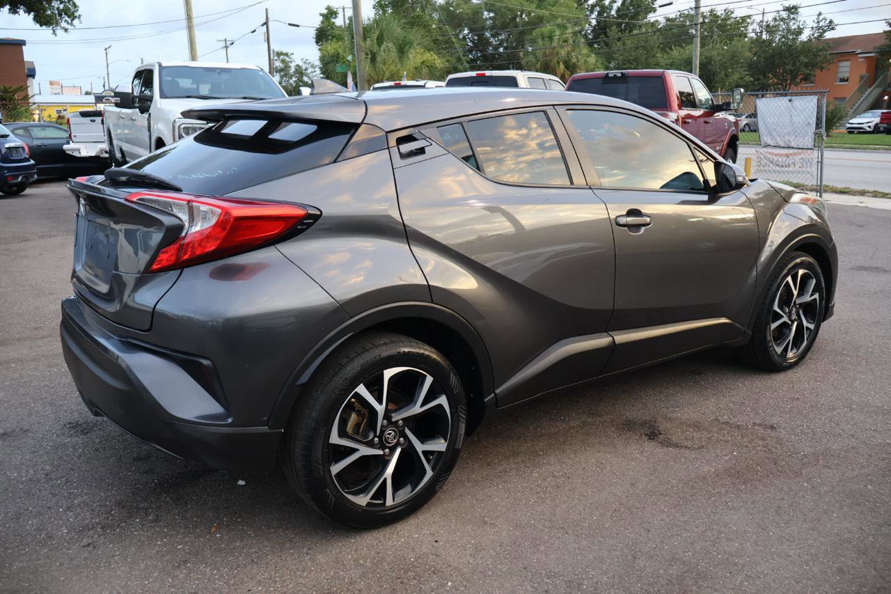 Used 2018 Toyota C-HR XLE FWD image 5