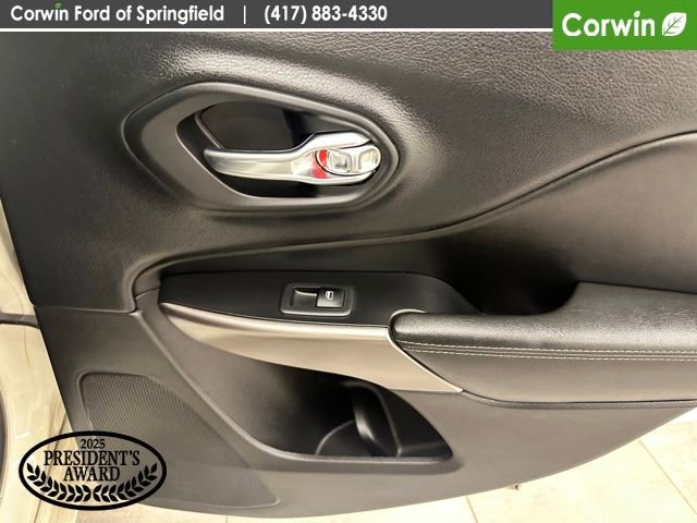 Used 2019 Jeep Cherokee Overland w/ Technology Group image 14