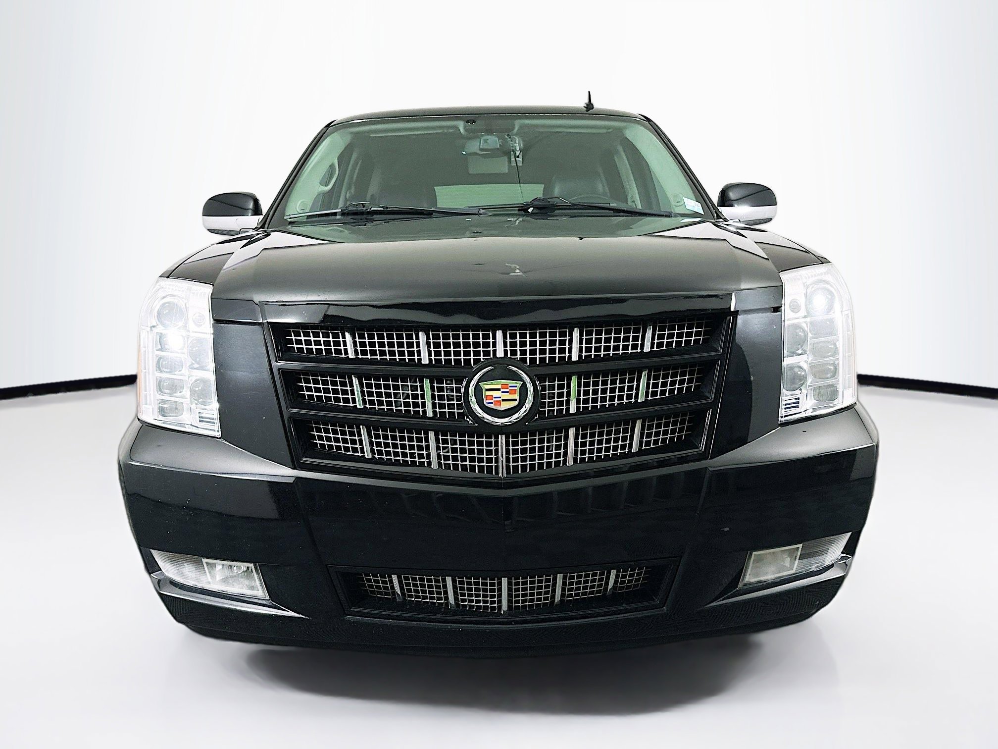 Used 2014 Cadillac Escalade Premium AWD/4WD image 2