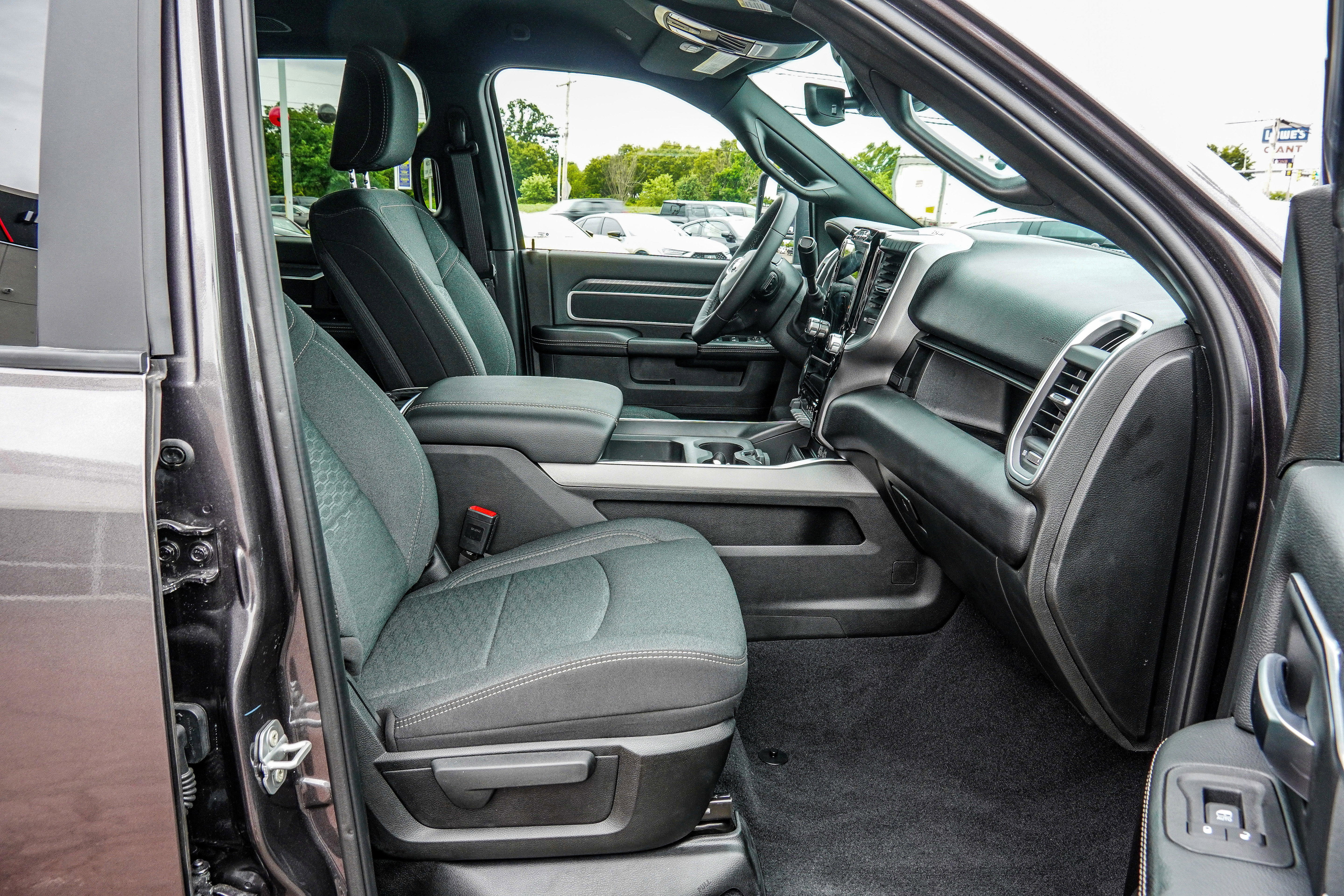 Used 2025 RAM 2500 Big Horn image 30