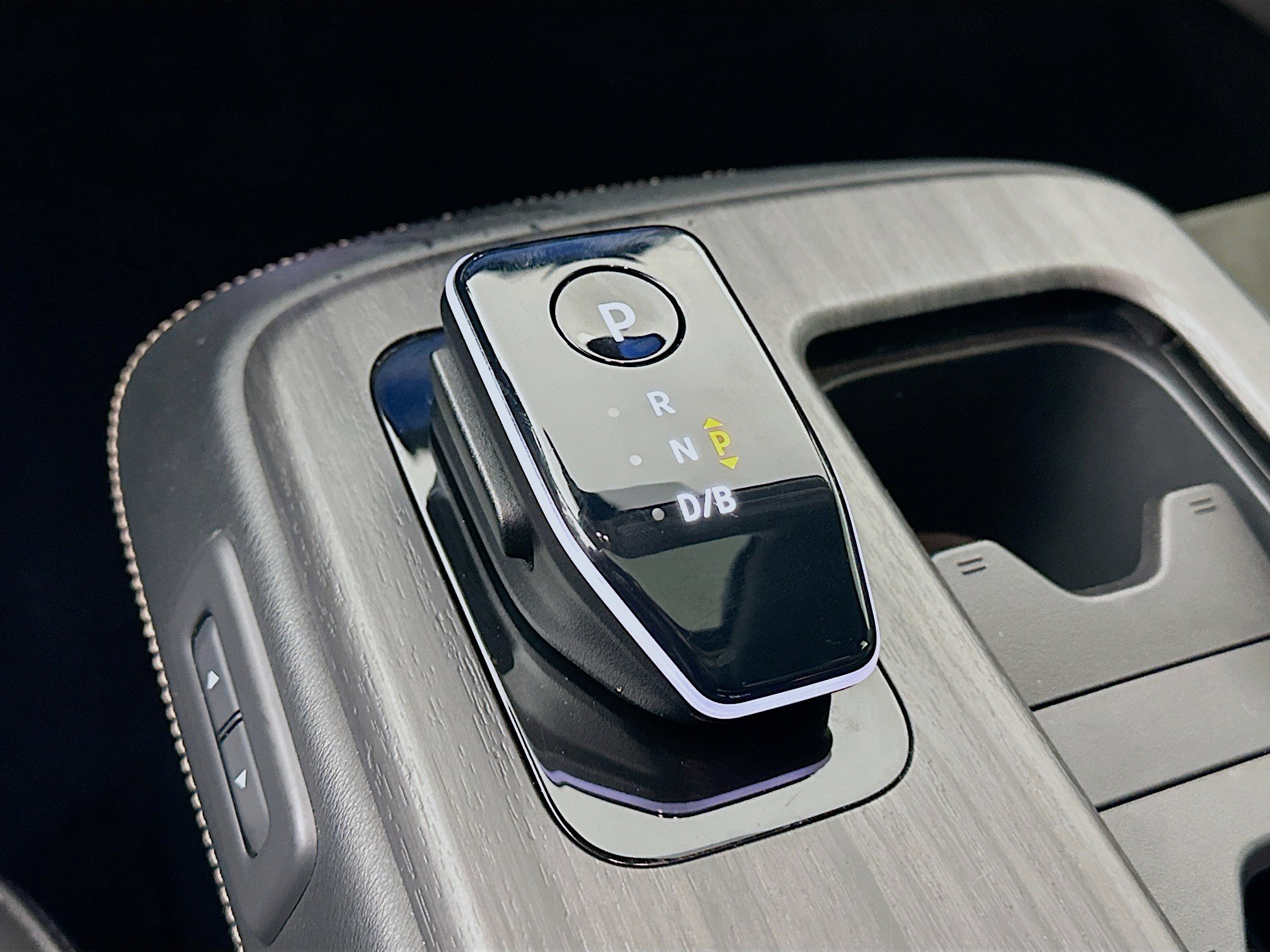 Used 2023 Nissan Ariya FWD image 25