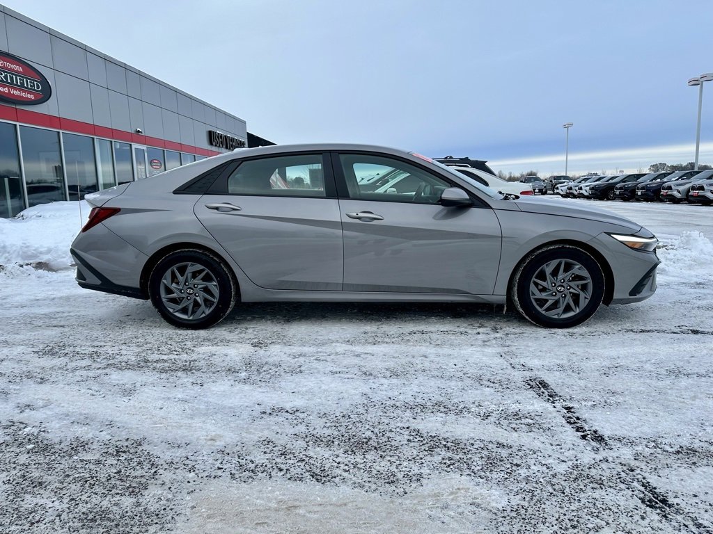 Used 2024 Hyundai Elantra SEL image 2