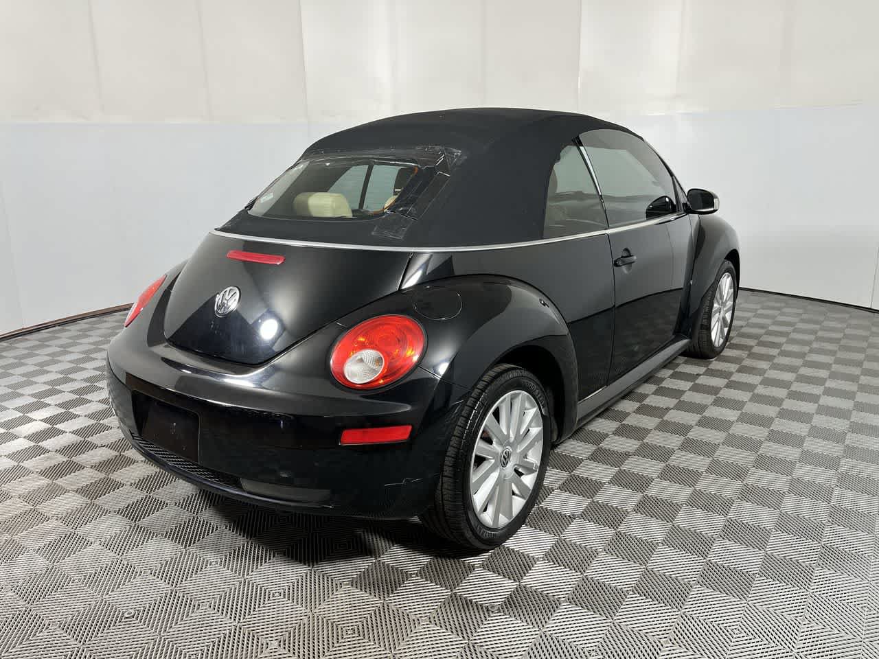 Used 2008 Volkswagen Beetle SE FWD image 8