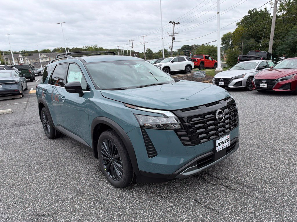 New 2026 Nissan Pathfinder SL w/ SL Premium Package AWD/4WD image 2