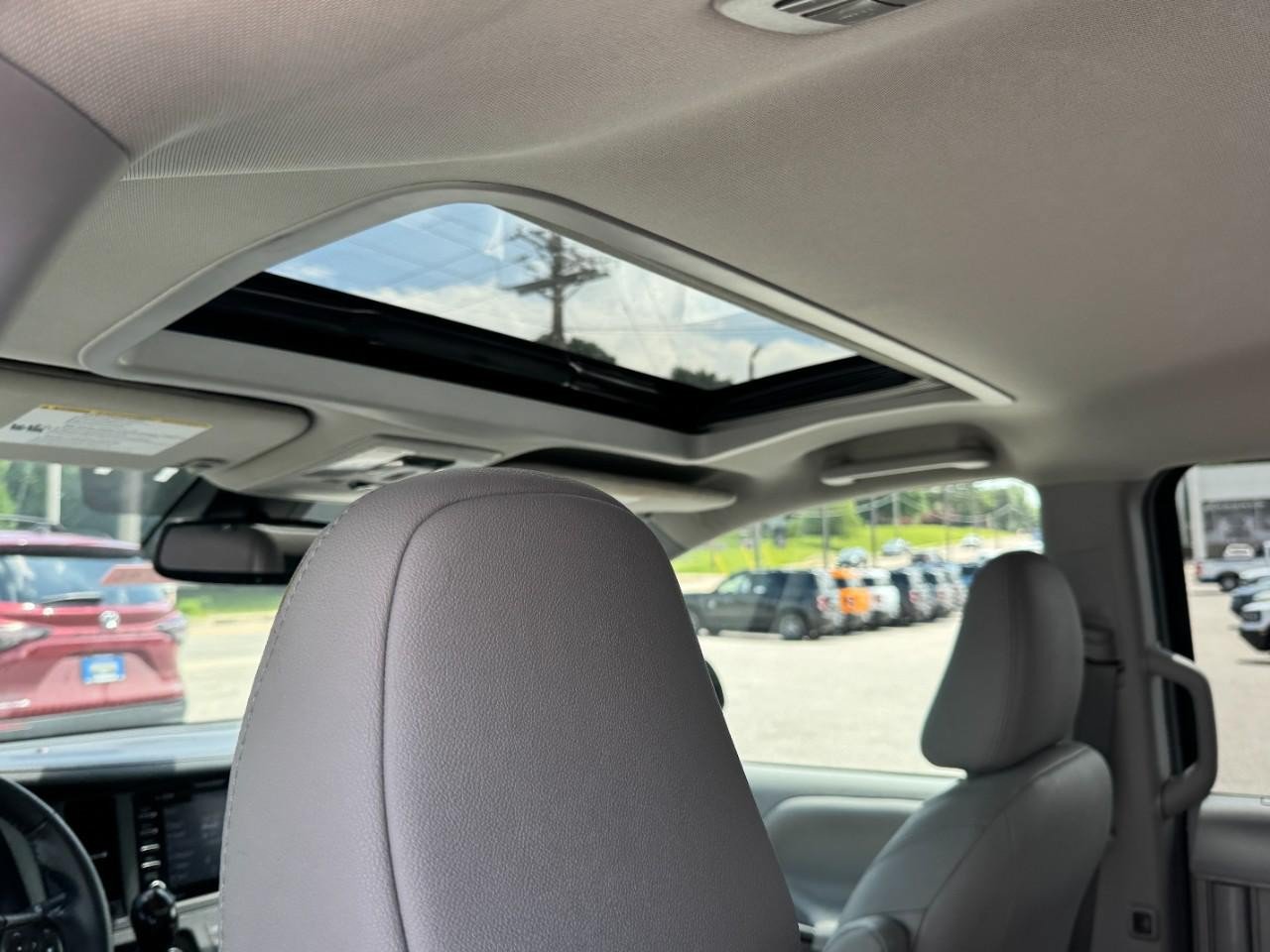 Used 2018 Toyota Sienna XLE w/ Protection Package AWD/4WD image 11