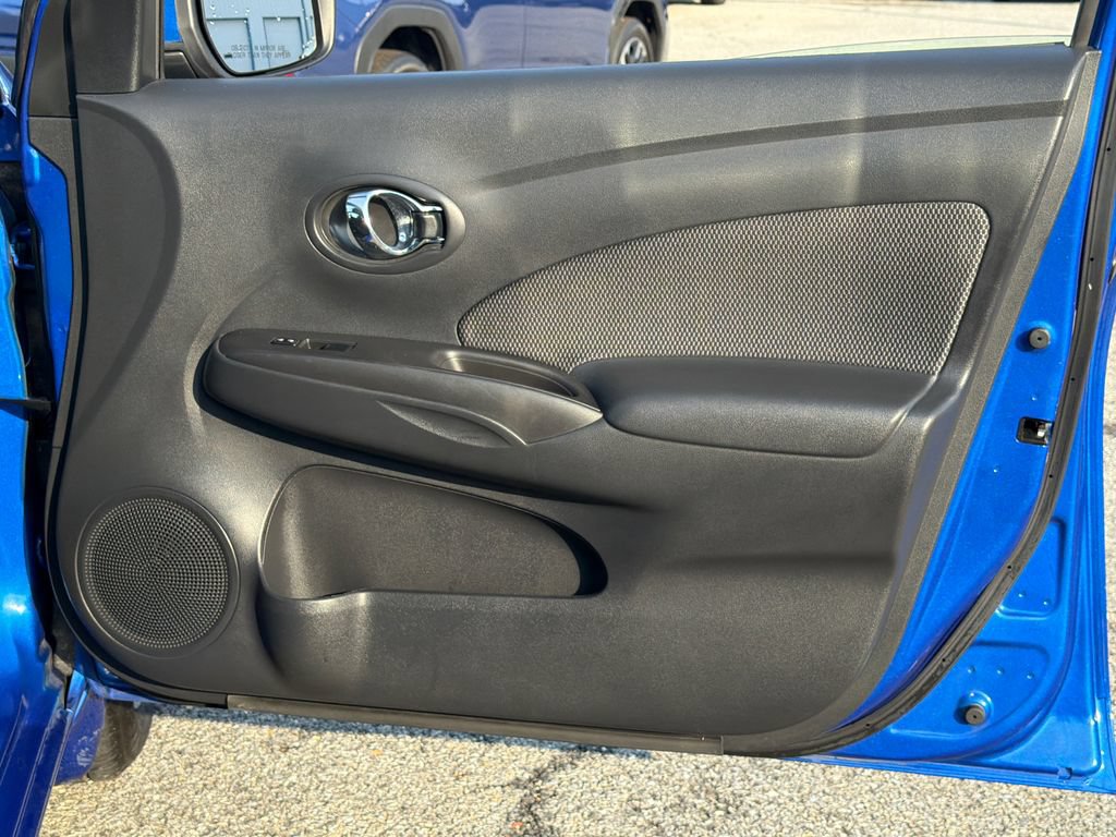 Used 2016 Nissan Versa SV w/ SV Appearance Package FWD image 7