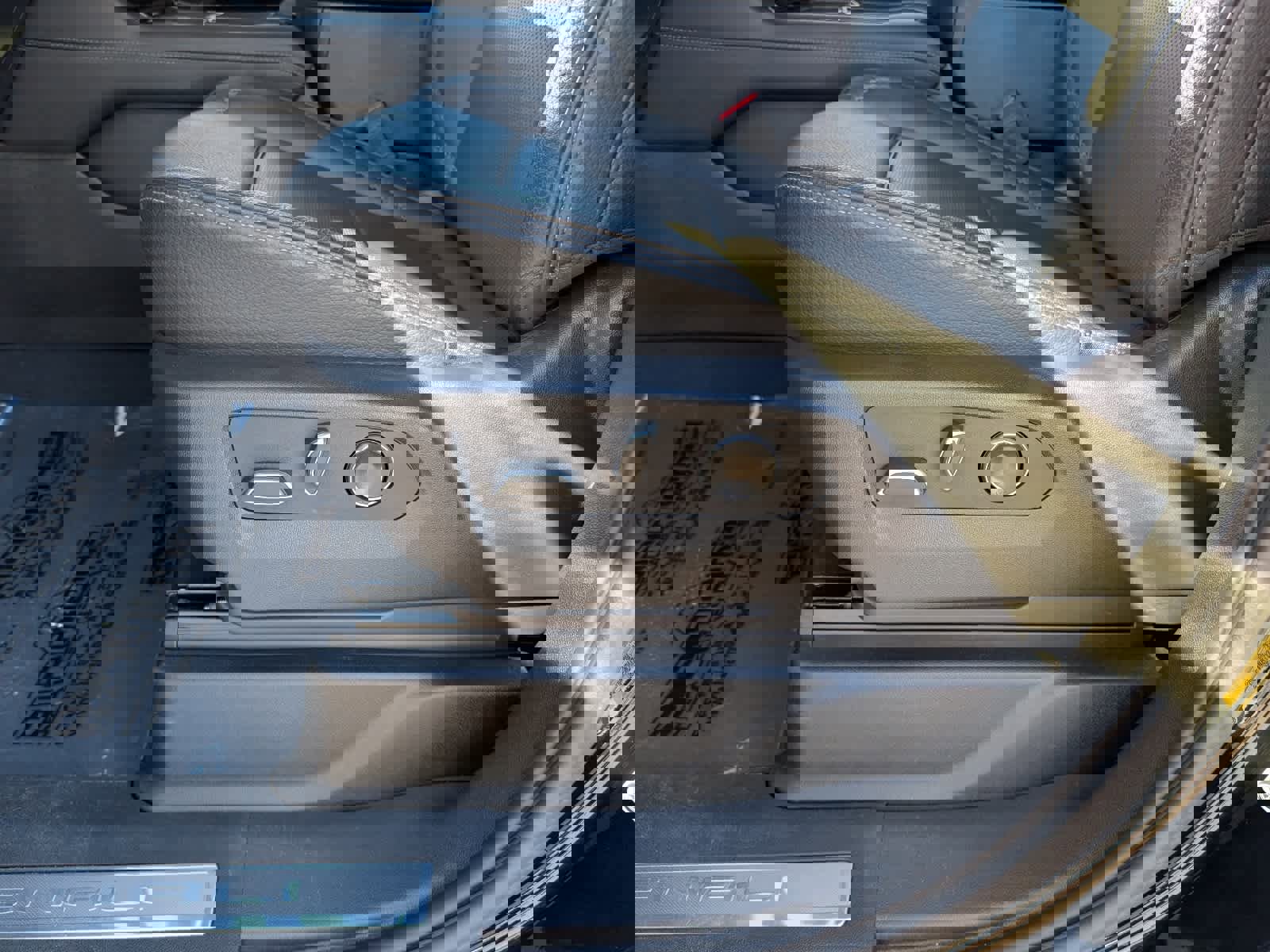 Certified 2025 GMC Yukon XL Denali w/ Sun & Power Step Package image 22