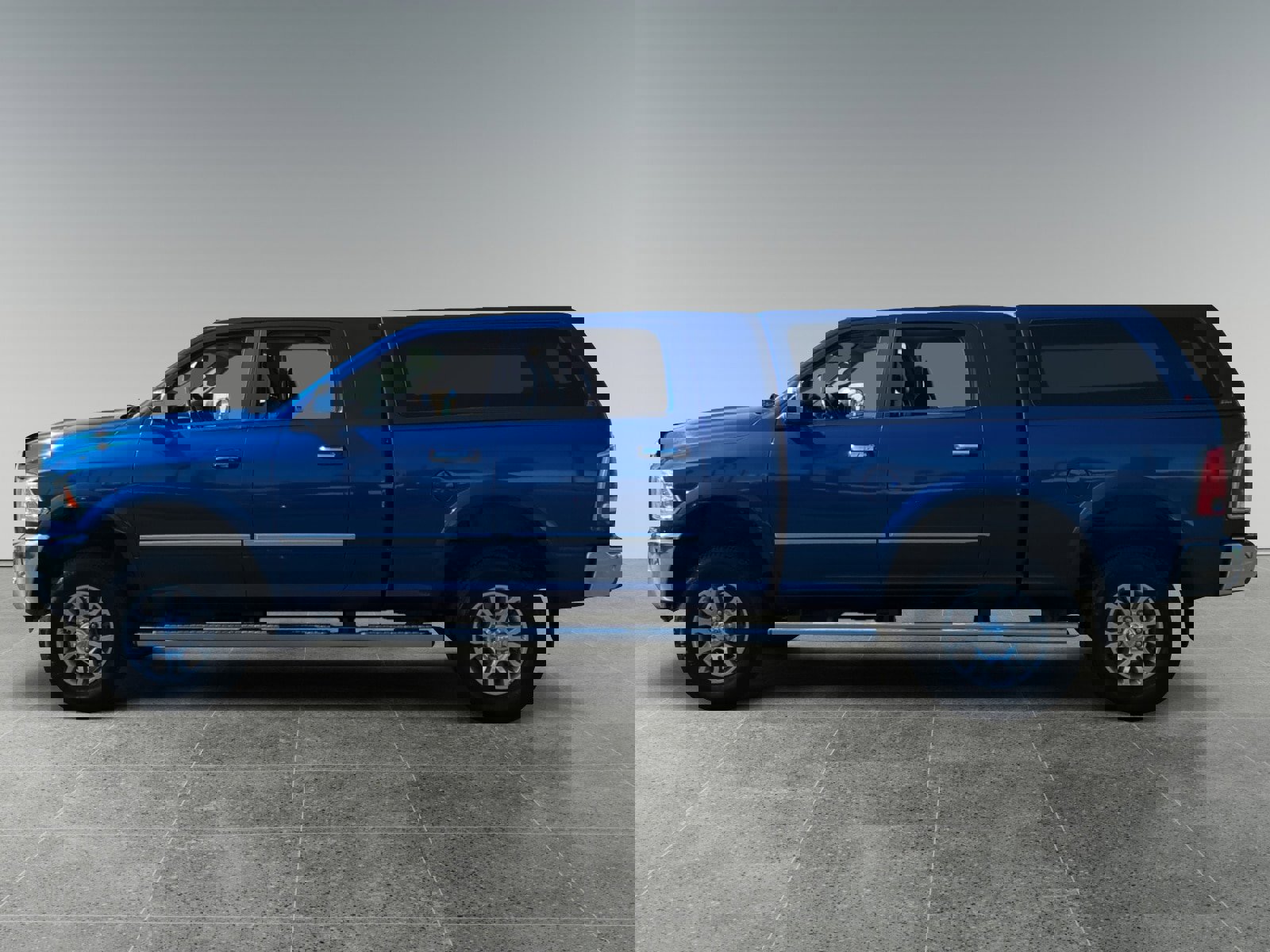 Used 2015 RAM 2500 Laramie image 2