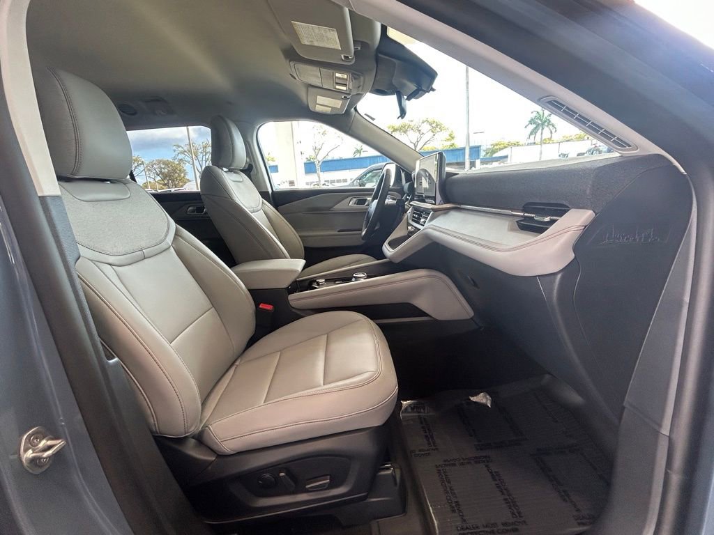 New 2026 Ford Explorer Active w/ Active Comfort Package image 18