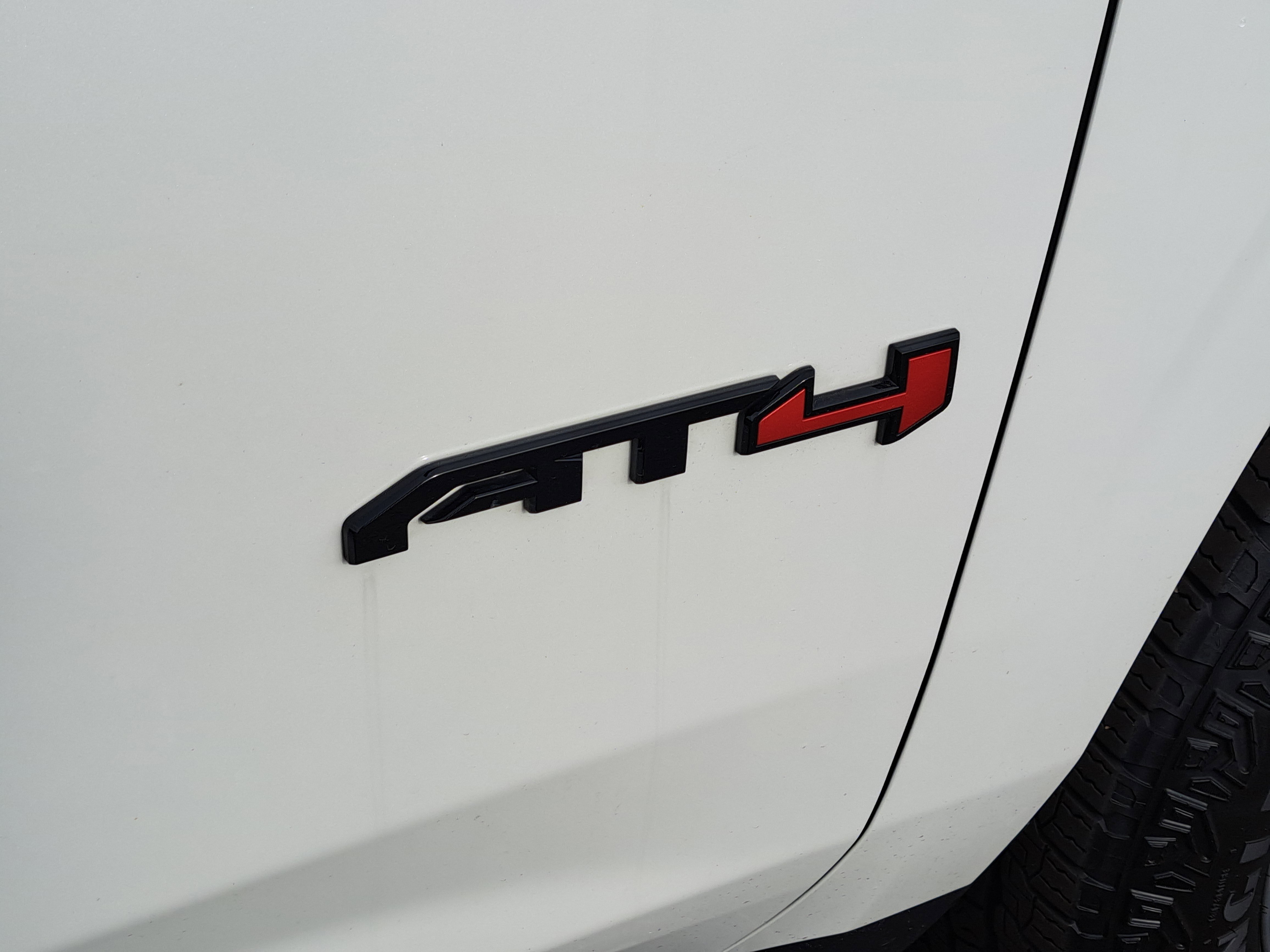 Used 2024 GMC Yukon AT4 w/ Technology Package image 6