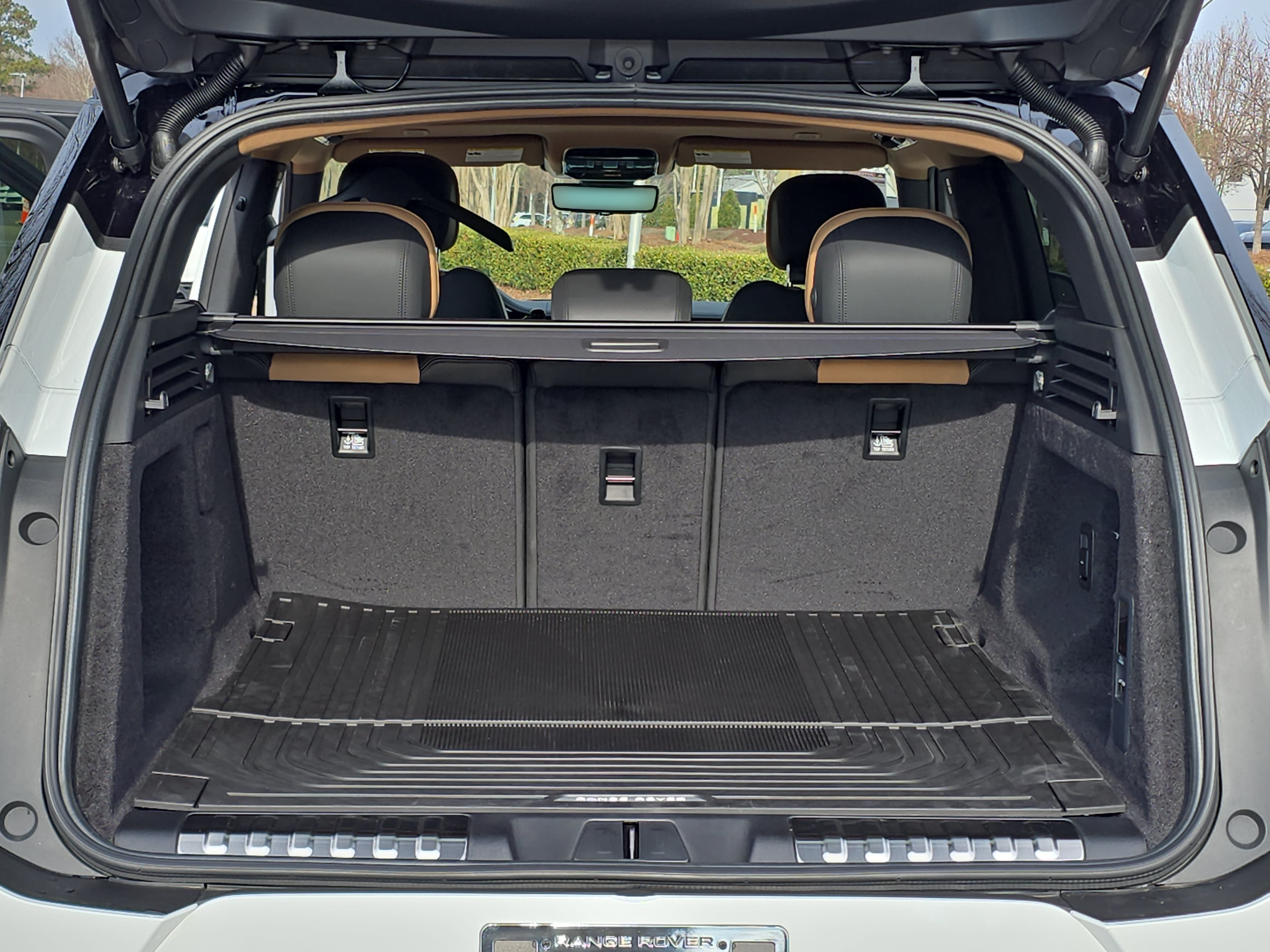 New 2026 Land Rover Range Rover Sport Dynamic SE AWD/4WD image 12