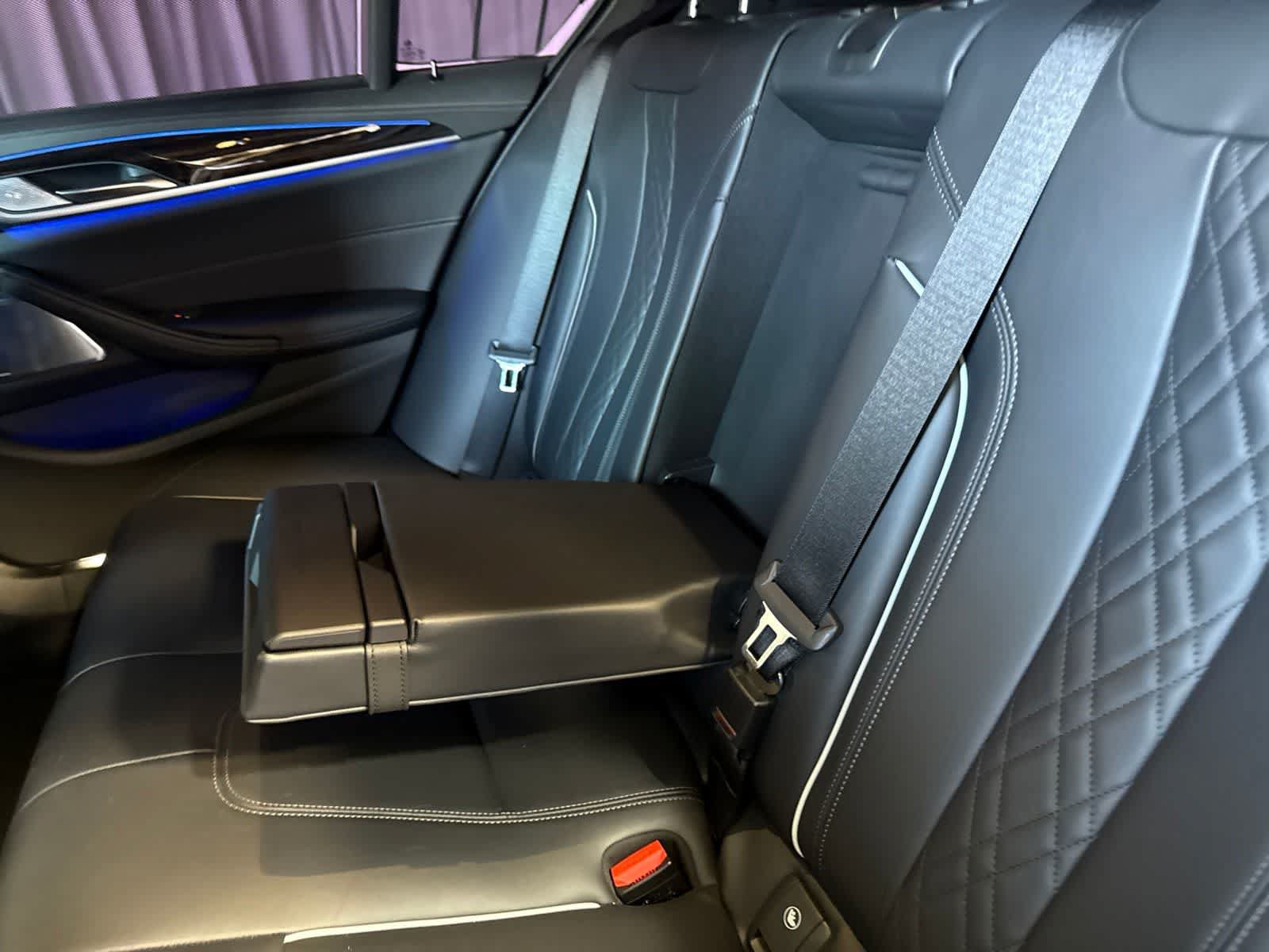 Used 2023 BMW M550i xDrive w/ Executive Package AWD/4WD image 19