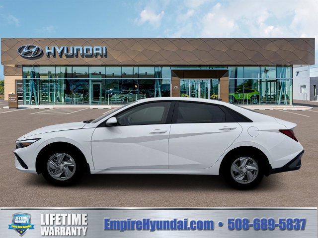 New 2026 Hyundai Elantra SE FWD image 3