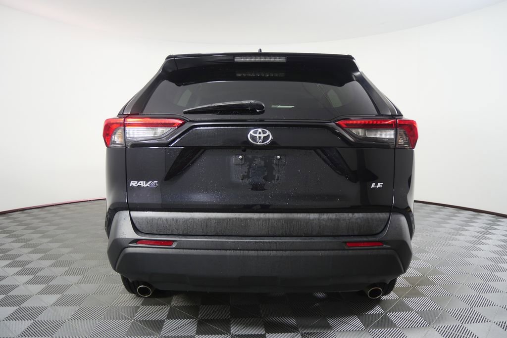 Used 2019 Toyota RAV4 LE FWD image 4