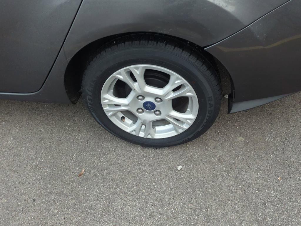 Used 2015 Ford Fiesta SE image 5