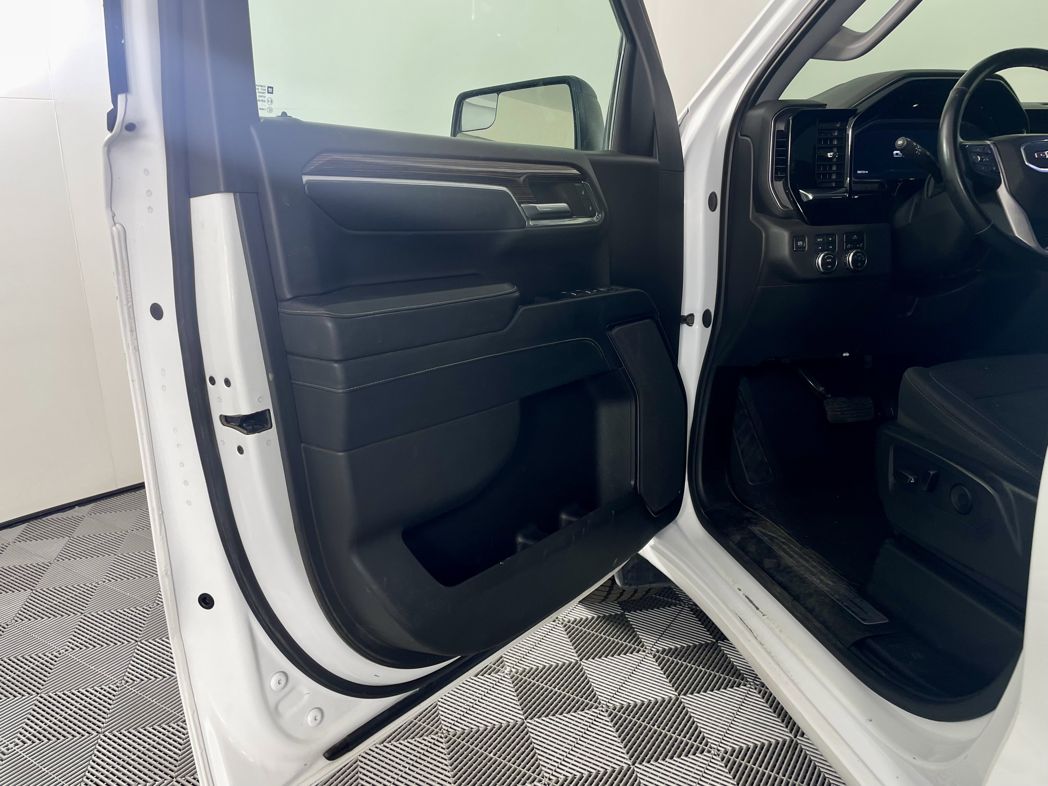 Used 2024 GMC Sierra 1500 Elevation w/ X31 Off-Road Package image 13