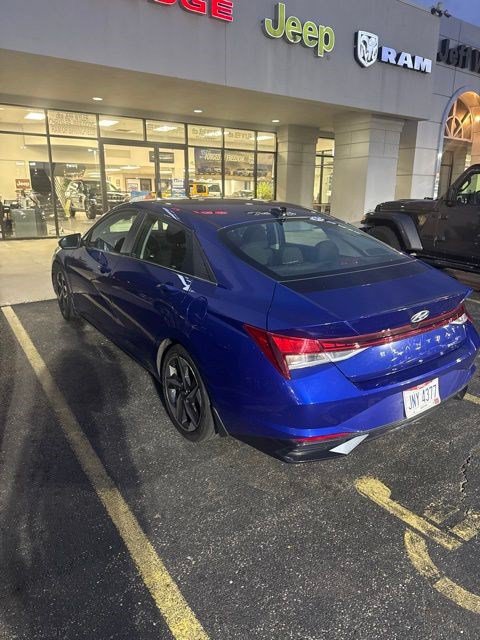 Used 2022 Hyundai Elantra SEL w/ Convenience + Premium Package FWD image 3