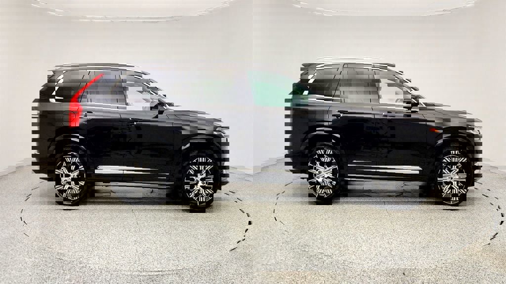 Used 2021 Volvo XC90 T6 Inscription w/ Climate Package image 4