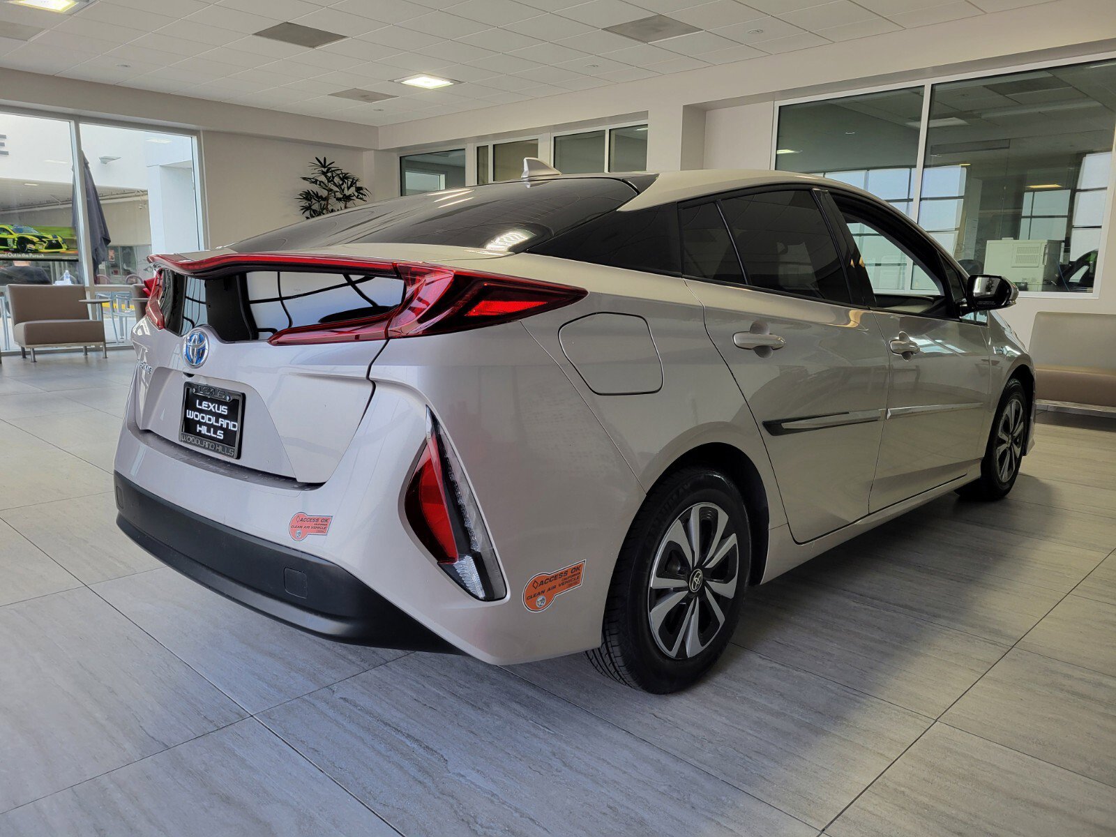 Used 2018 Toyota Prius Prime Premium w/ Carpet Mat Package FWD image 6