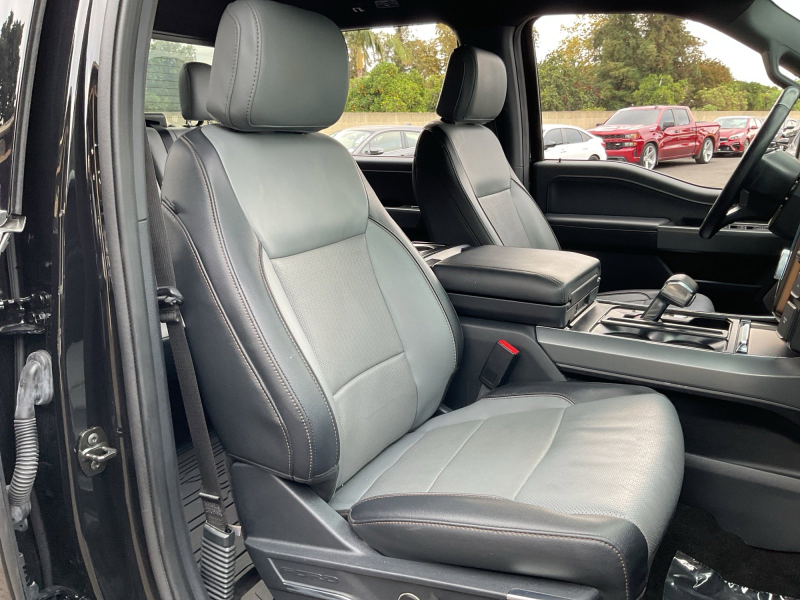 Used 2022 Ford F150 Lightning Lariat image 22