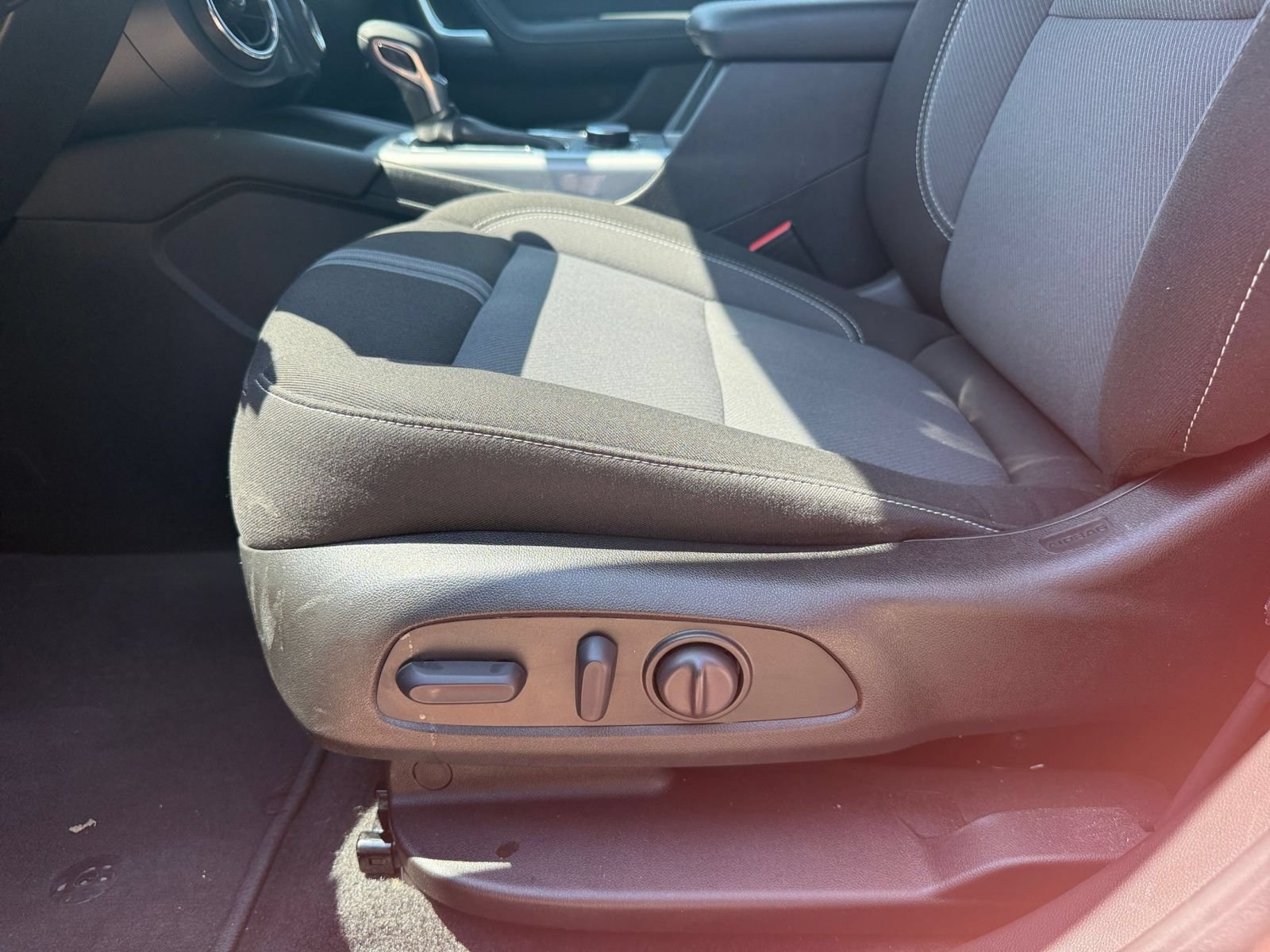 Used 2025 Chevrolet Blazer LT FWD image 23