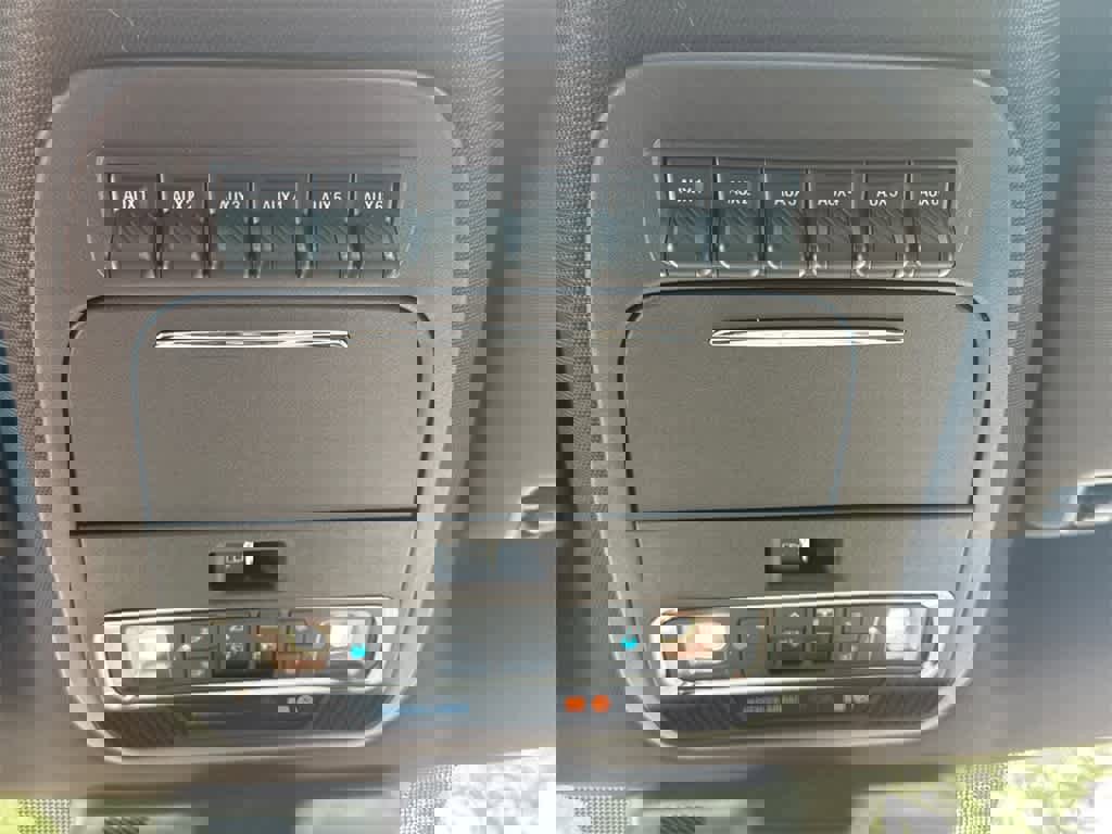 New 2025 Ford F250 King Ranch w/ Chrome Package image 33