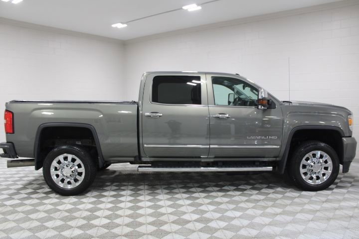 Used 2017 GMC Sierra 2500 Denali w/ Duramax Plus Package AWD/4WD image 12