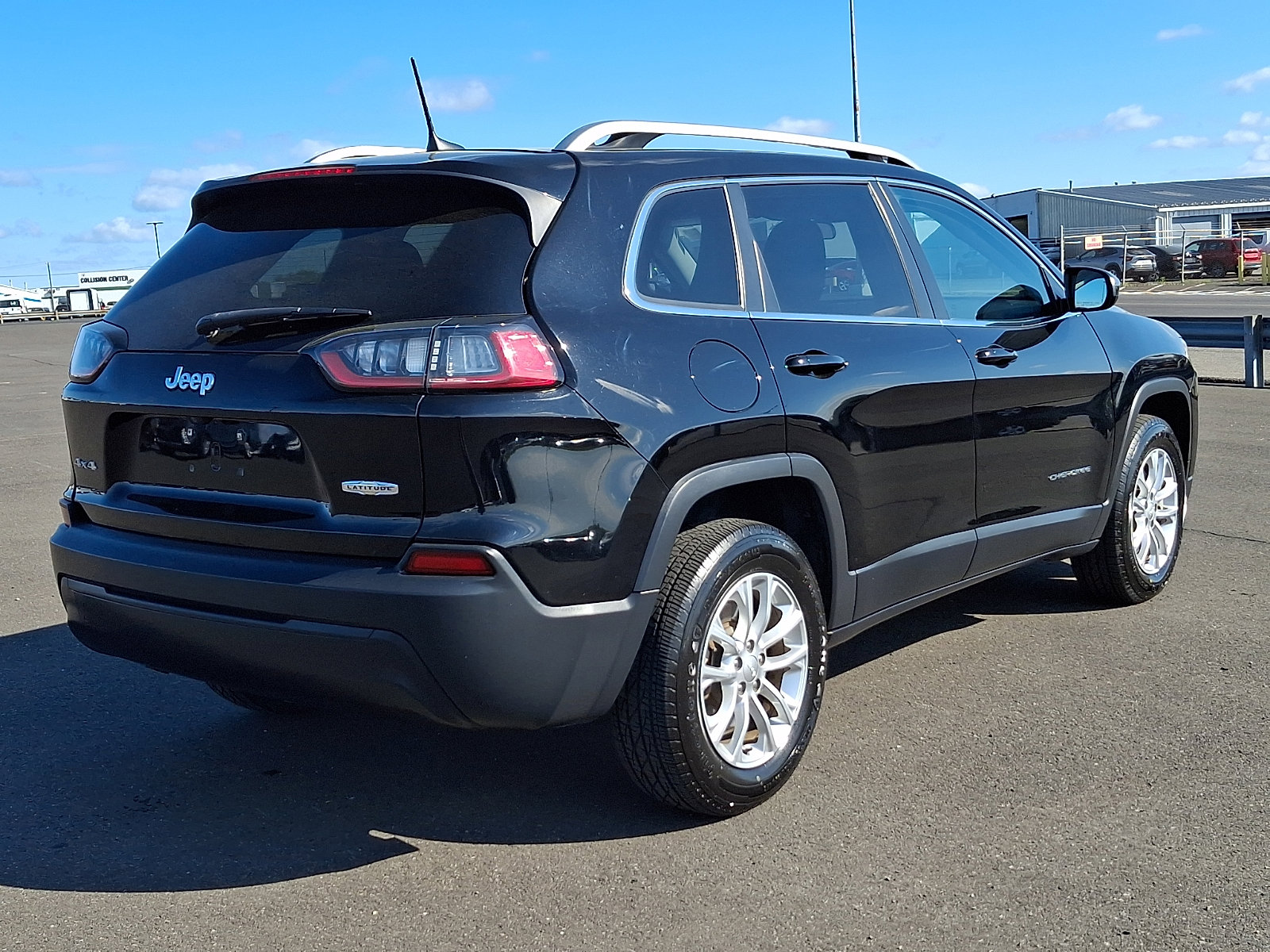 Used 2019 Jeep Cherokee Latitude w/ Popular Appearance Group AWD/4WD image 6