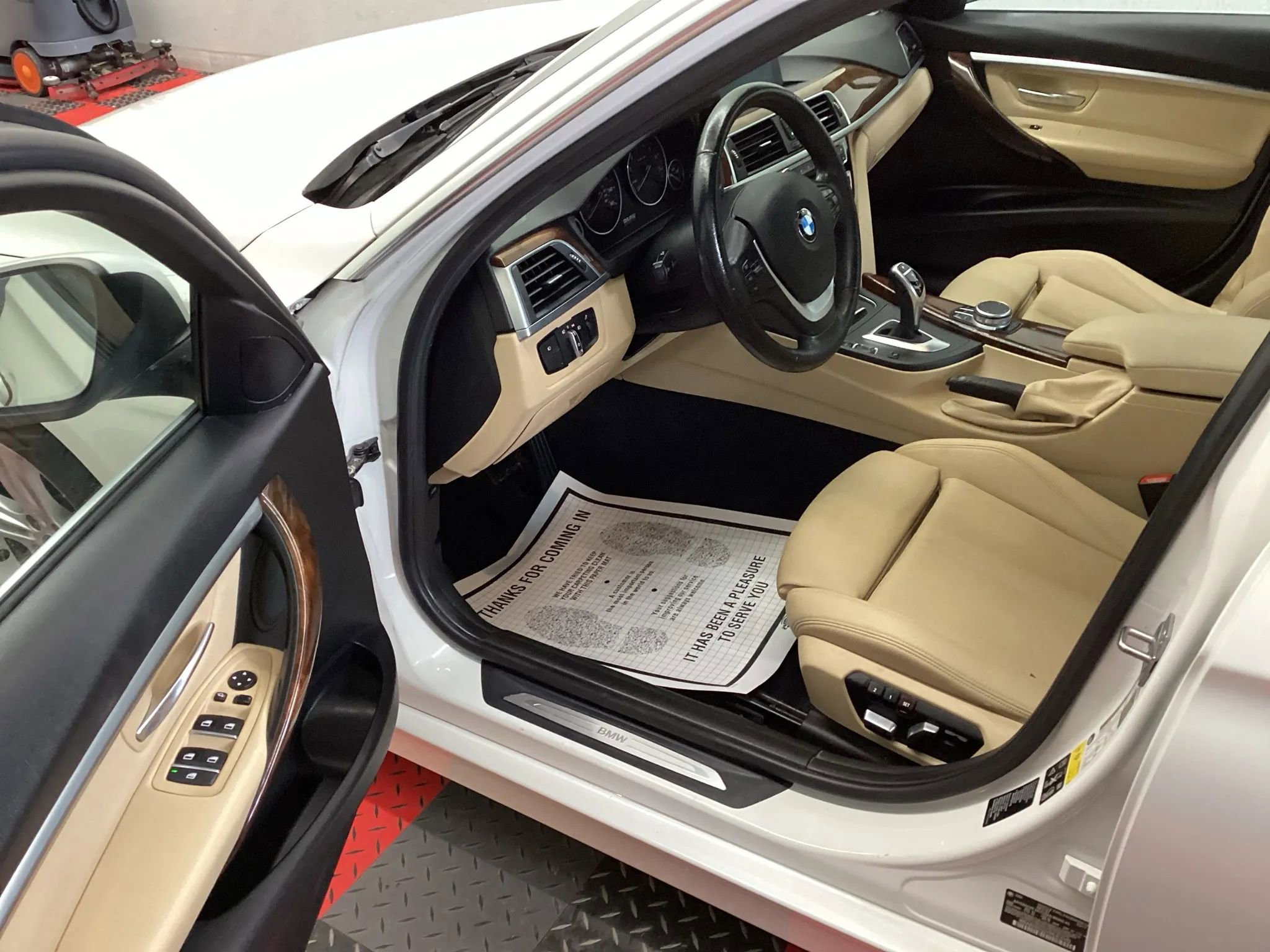 Used 2017 BMW 330i xDrive Sedan image 6