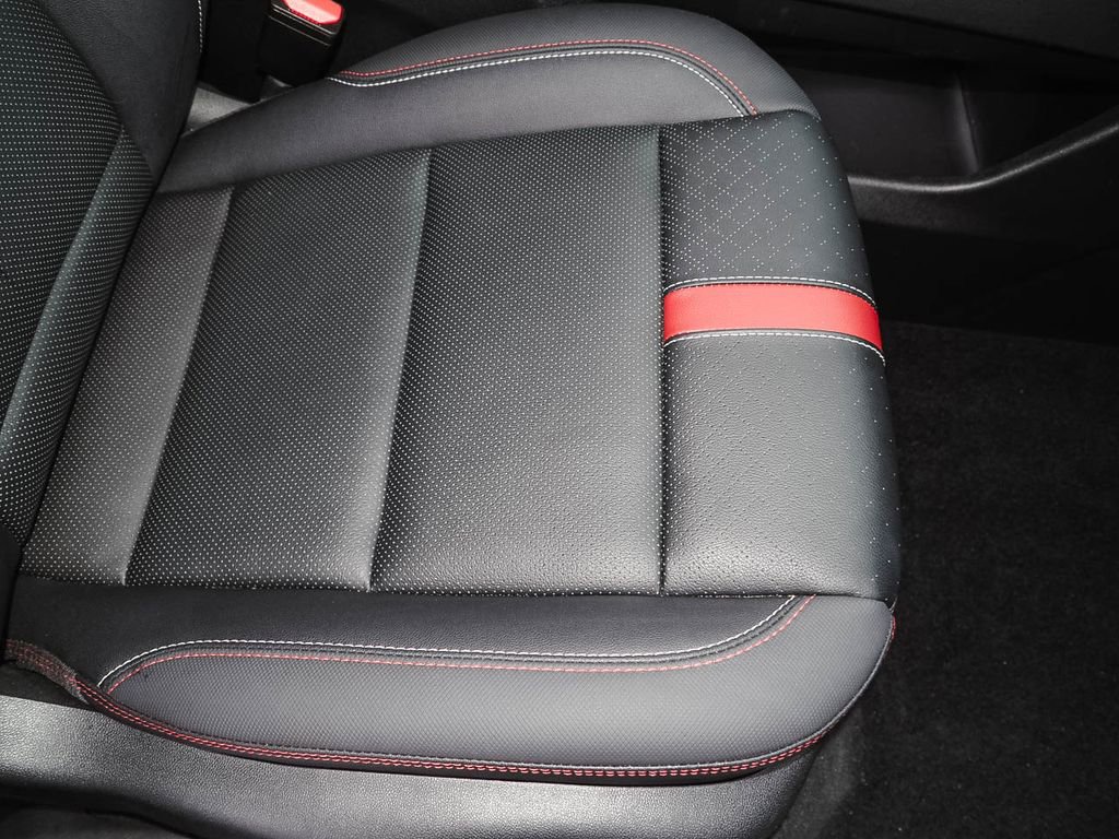 Used 2024 Chevrolet Traverse RS image 17