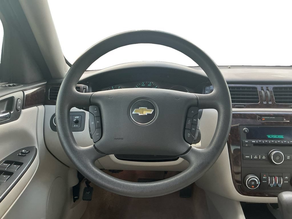 Used 2015 Chevrolet Impala LT w/ LT Sunroof Package FWD image 18