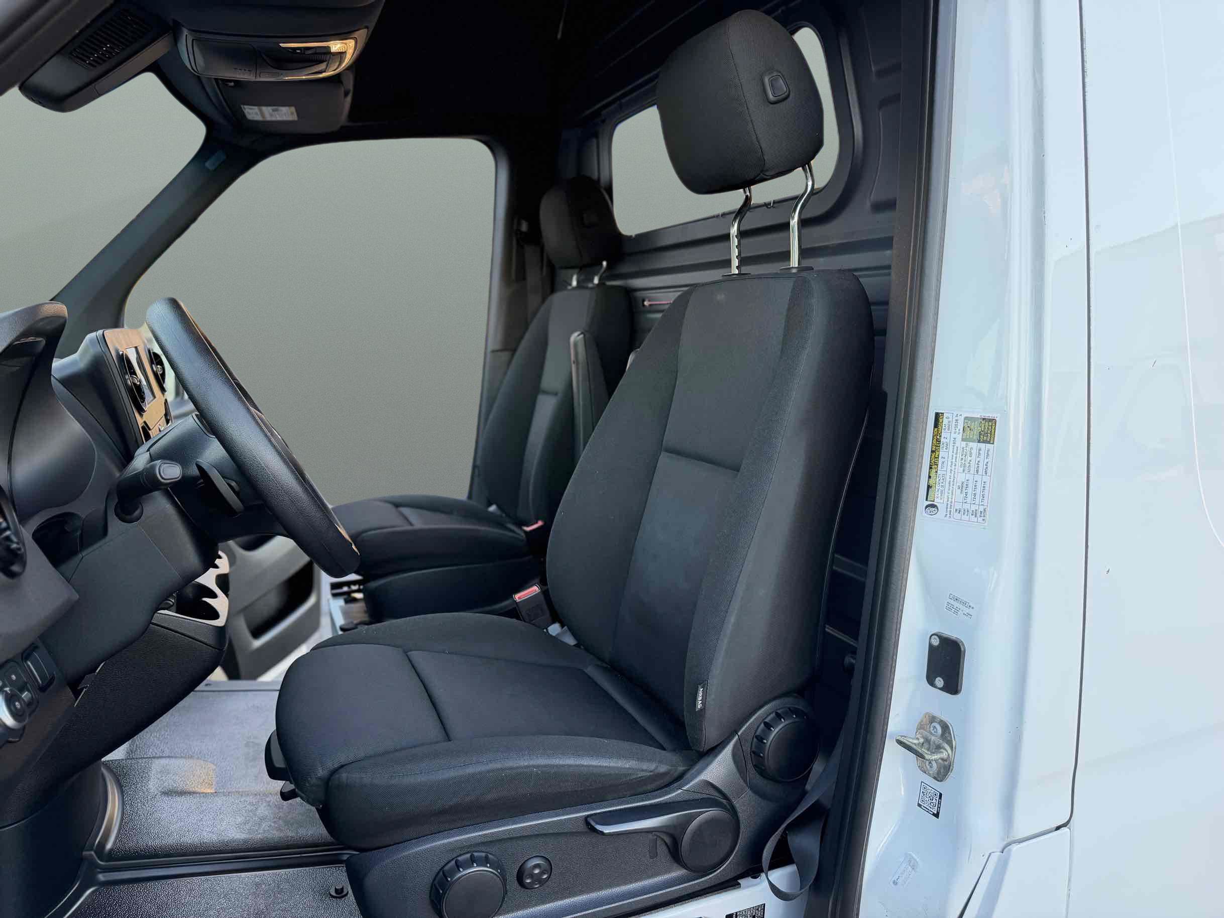 Used 2023 Mercedes-Benz Sprinter 2500 image 11