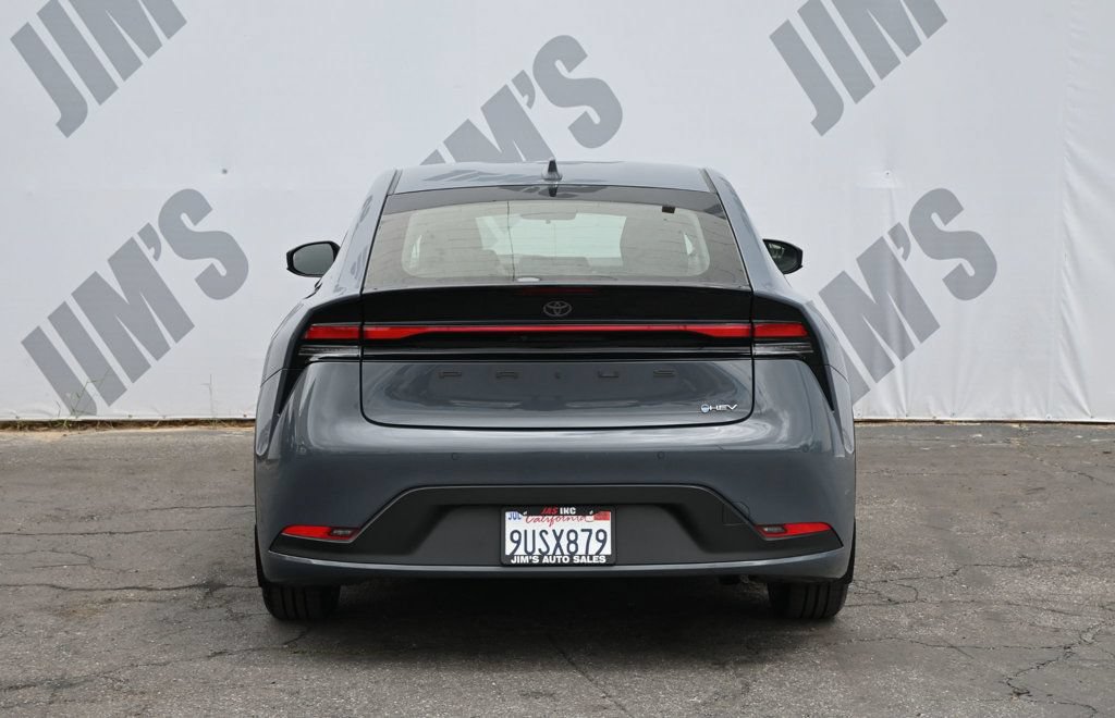 Used 2025 Toyota Prius LE FWD image 5