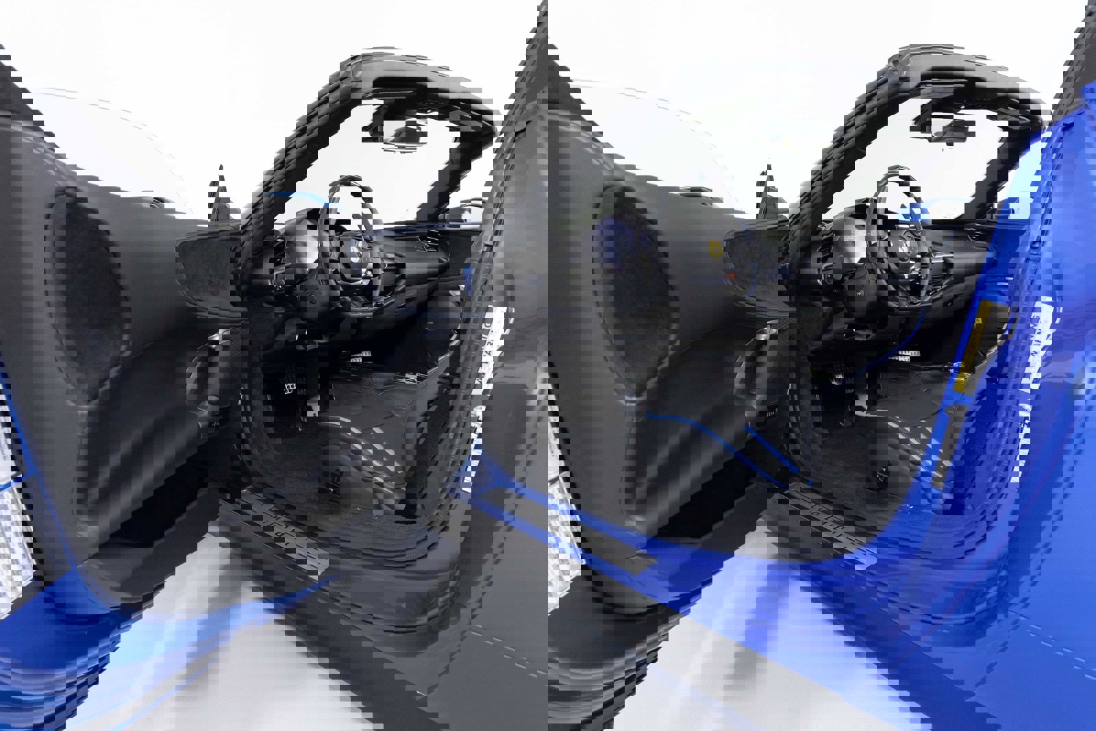 Used 2024 Ferrari SF90 Spider image 29