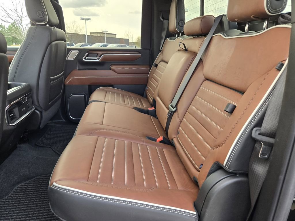 Used 2025 GMC Sierra 2500 Denali Ultimate image 3