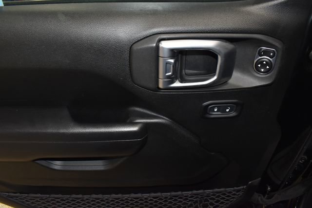 Certified 2020 Jeep Gladiator Rubicon w/ Cold Weather Group image 25