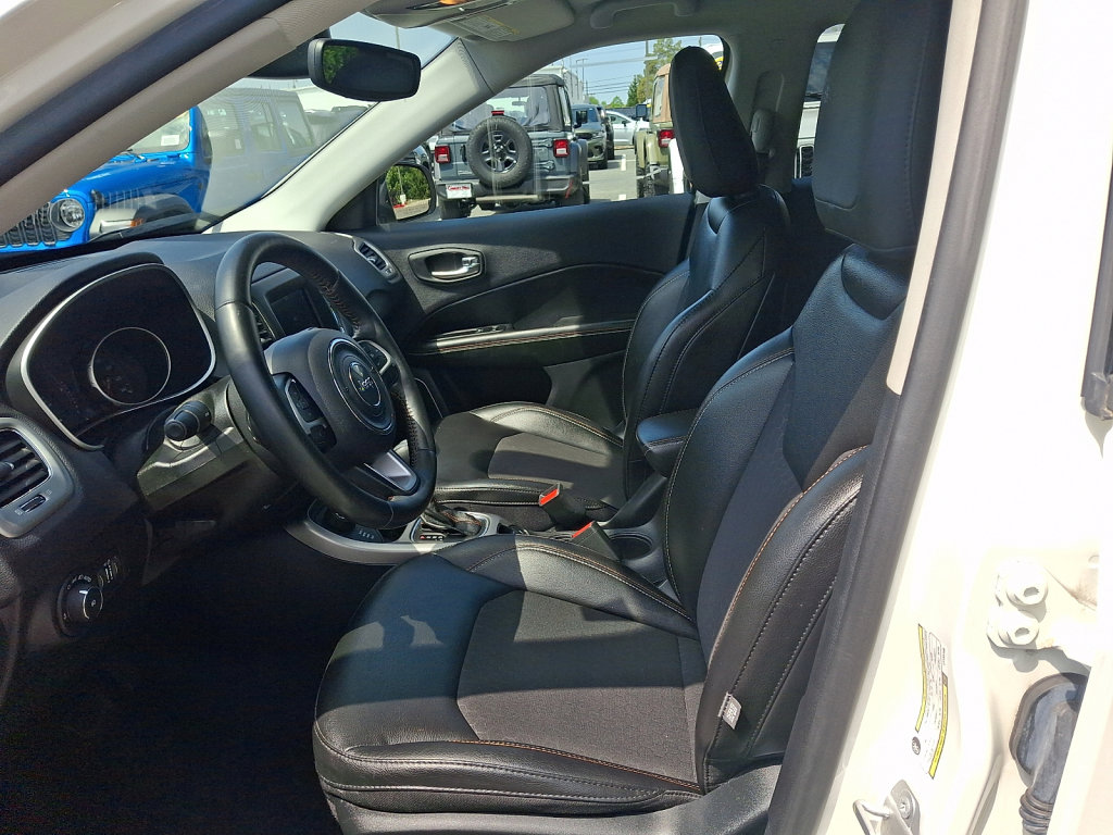 Used 2020 Jeep Compass Latitude w/ Cold Weather Group AWD/4WD image 23