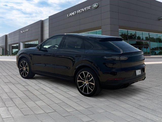 Used 2022 Porsche Cayenne Platinum Edition AWD/4WD image 3