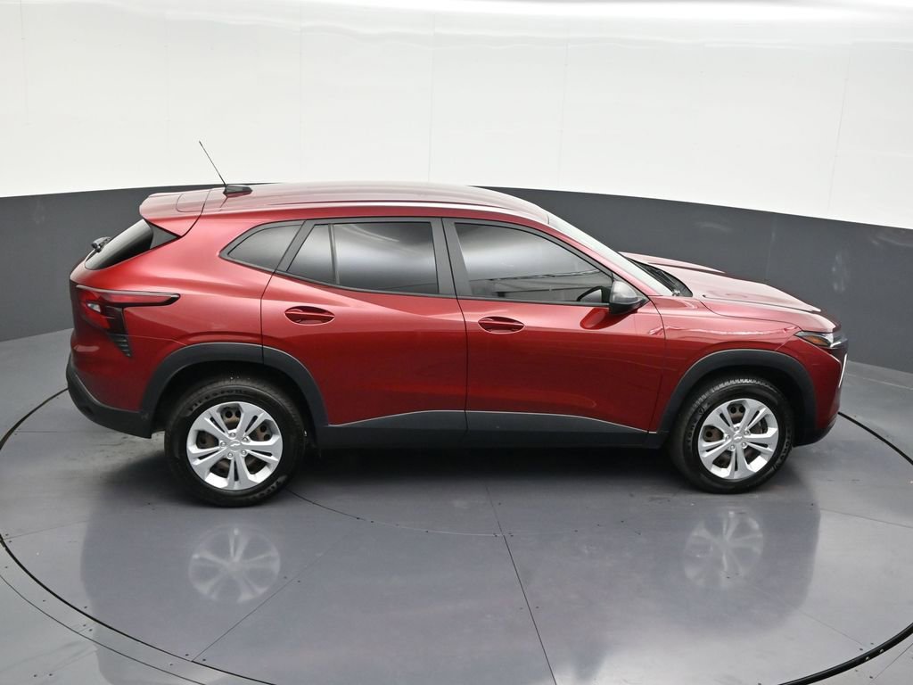Used 2024 Chevrolet Trax LS FWD image 21