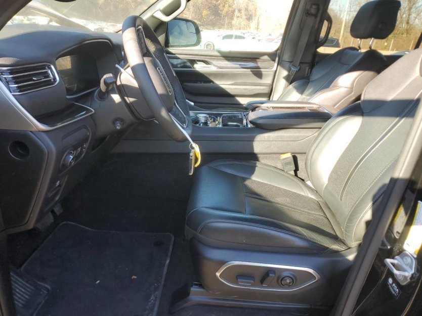 Used 2024 Jeep Wagoneer 4WD image 6